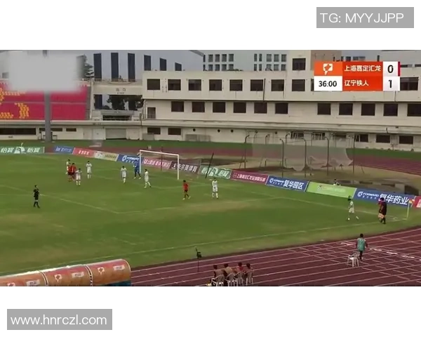 模仿球星踢足球被误伤事件引发热议当事人回应争议声不断