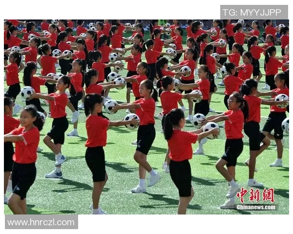 活力青春律动展风采足球星宝贝携手共舞魅力足球操 活力青春律动展风采足球星宝贝携手共舞魅力足球操