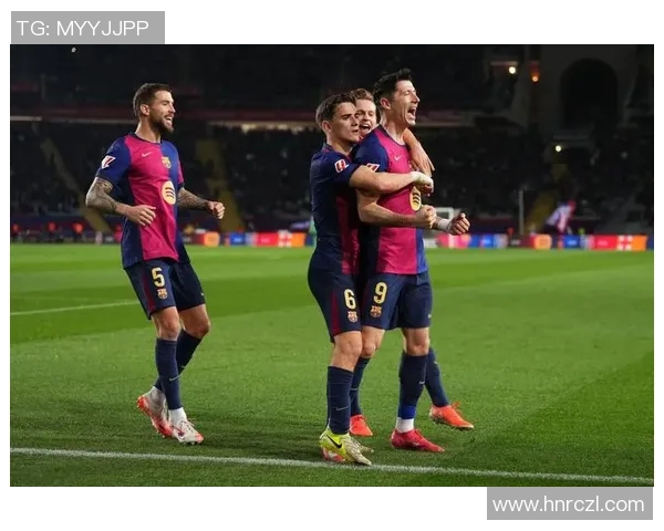 足球场上球星互相戏耍精彩瞬间:当顶级球员展现幽默与创意的一面 足球场上球星互相戏耍精彩瞬间:当顶级球员展现幽默与创意的一面